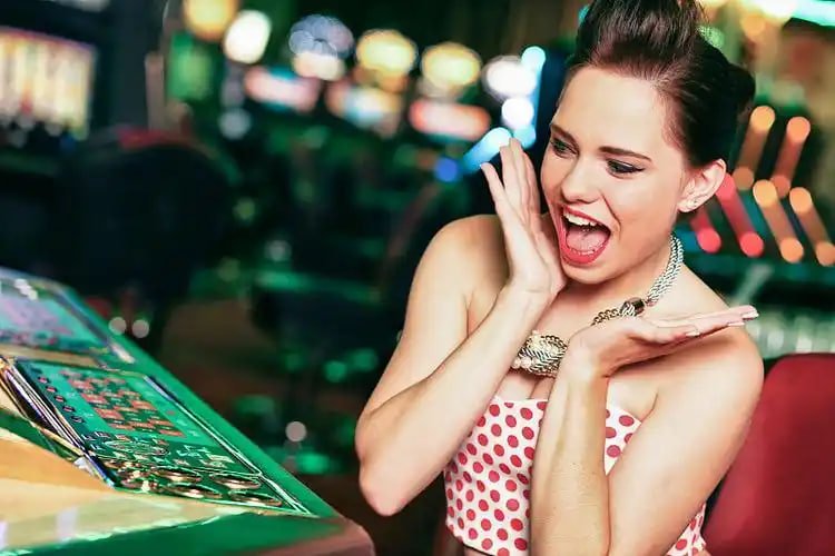 Kalender promosi grounded menampilkan bonus musiman untuk Idul Fitri, Idul Adha, dan Imlek